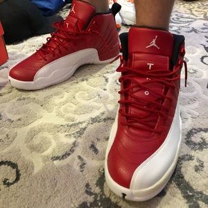 Jordan retro 12 red